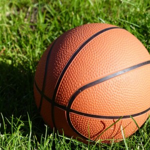 男篮热身赛战报：中国男篮2分惜败荷兰 上半场领先16分被逆转王俊杰丢绝平