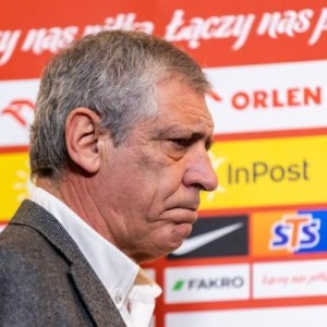 开云体育下载-2胜3负 莱万波兰悬了 费尔南多·桑托斯却不辞职！